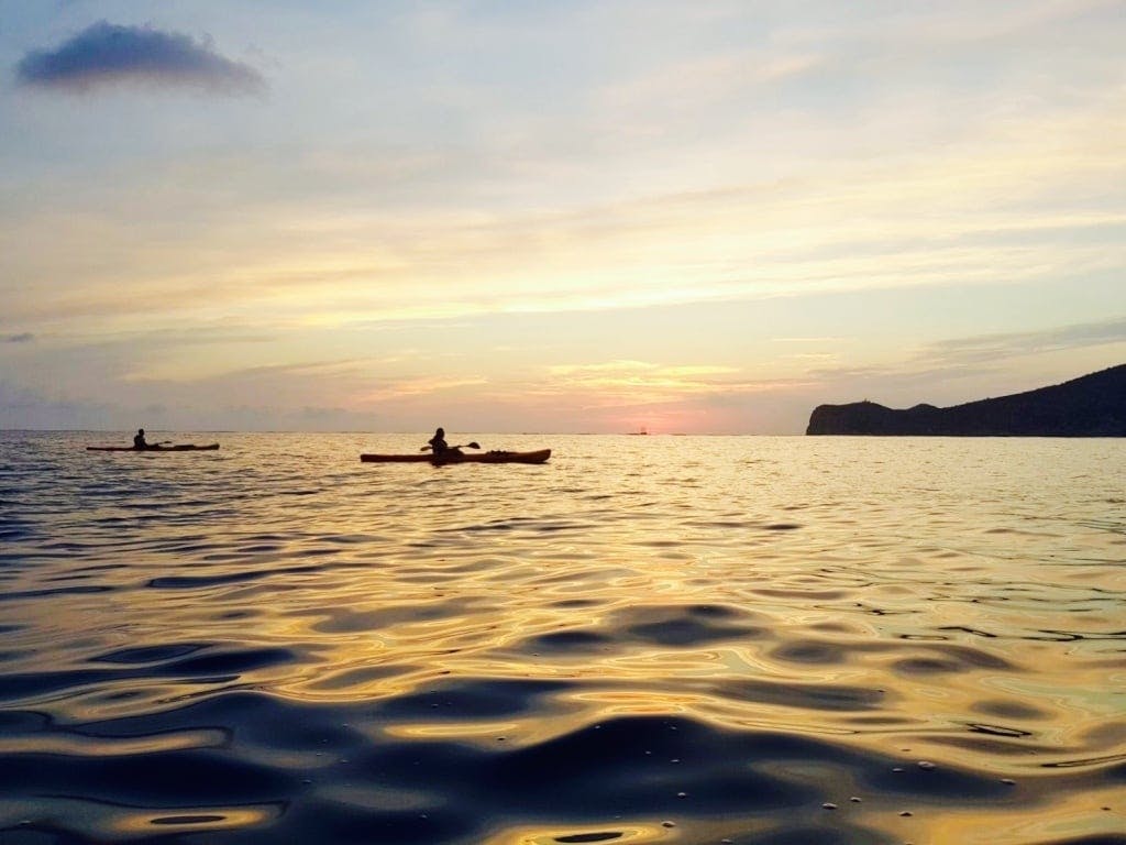 Guided sunset kayaking tour with picnic in Majorca with Keida