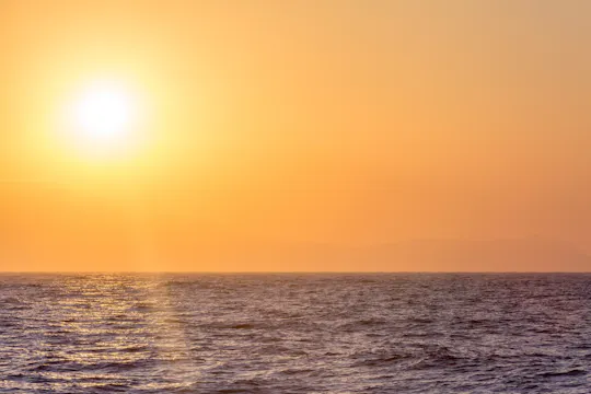Passeio de barco com pôr do sol na Baía de Kefalos