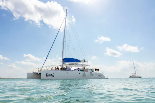 Gita in barca nella Riviera Maya riservata agli adulti con open bar e pranzo