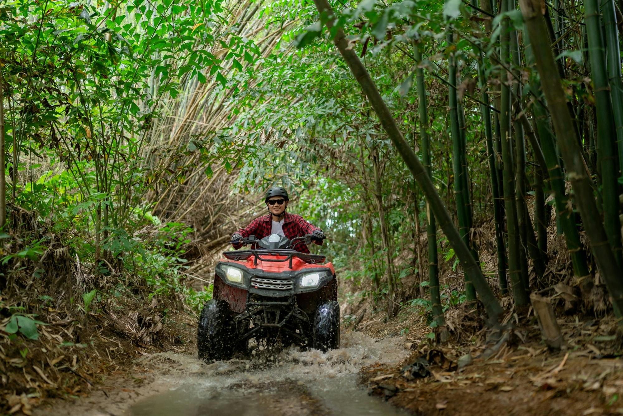 Excursion guidée de 2 heures en quad à Koh Samui sur les sentiers de la jungle