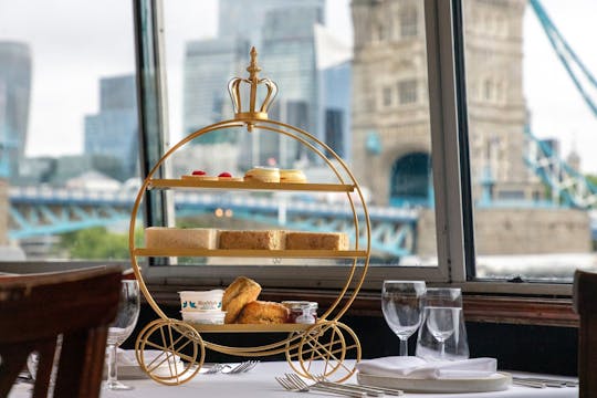 Crucero por los ríos de Londres con té de la tarde o cena de dos platos