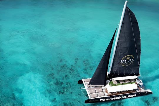 Excursão de catamarã às ilhas Coral e Racha com almoço, com partida de Phuket