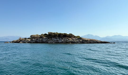 Tour di mezza giornata di snorkeling in barca nel Peloponneso