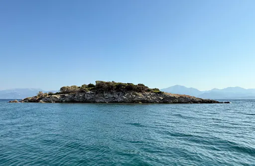 Half-day cruise to Trizonia