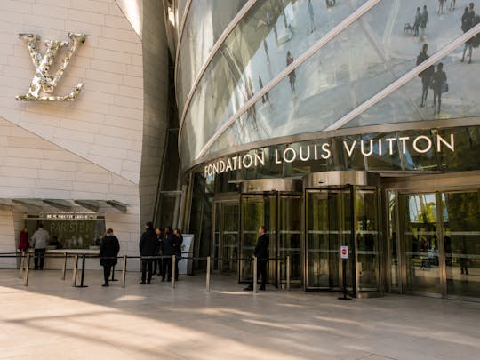 Entrada prioritária na Fundação Louis Vuitton de Paris, com audioguia e eSIM