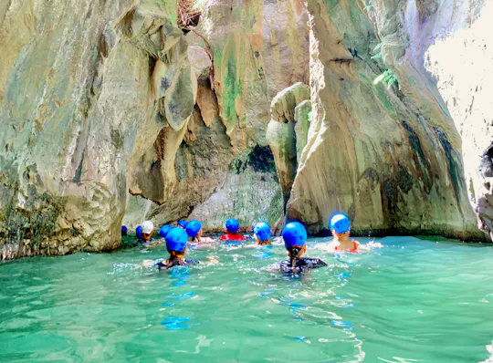 Begeleide rivierwandeling en canyoning-avontuur in Benahavís, vlakbij Marbella