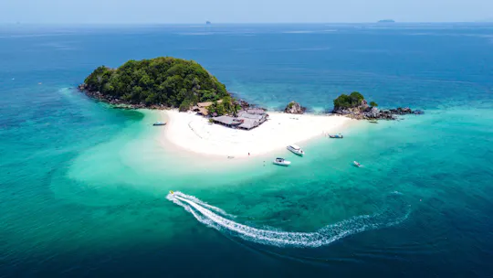 Avventura di snorkeling di mezza giornata alle Isole Khai in motoscafo