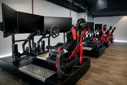 Motion racing simulator experience at Simudrom in Vienna