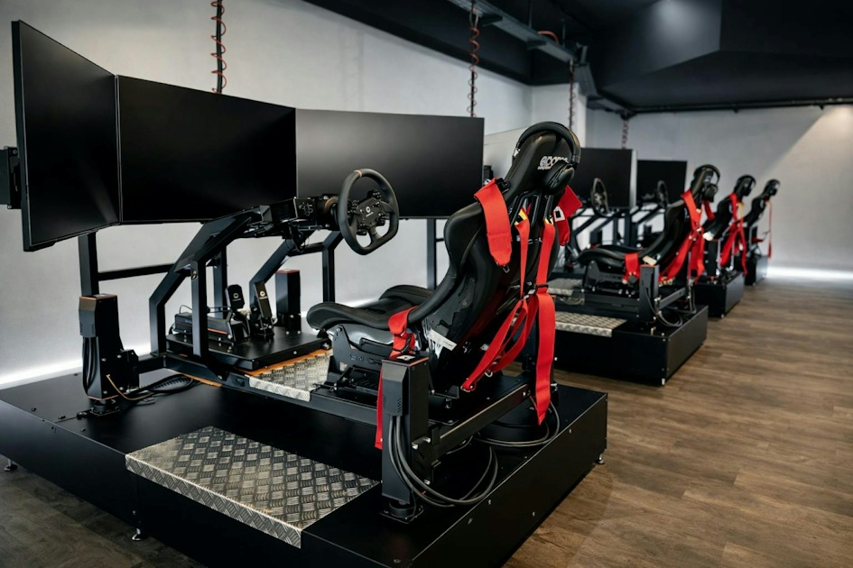 Motion Racing Simulator Experience at Simudrom Vienna | musement