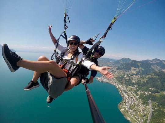Aventura de parapente en tándem sobre el lago Lemán, en Montreux