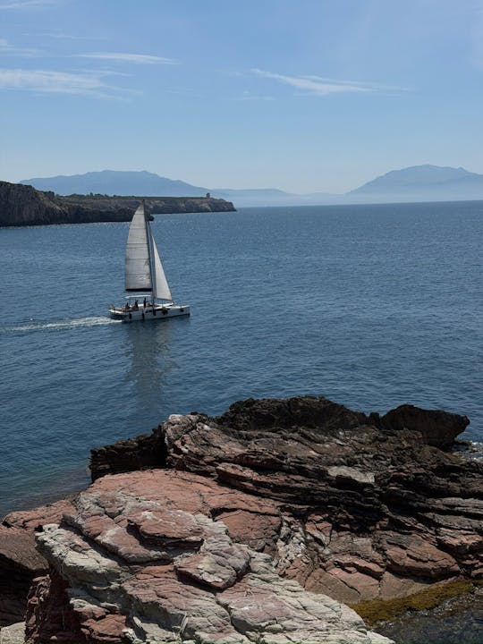 Zeiltocht met een catamaran langs de kust van Terrasini