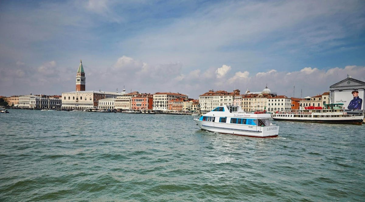 Gita in barca a Venezia, Murano e Burano con parcheggio incluso, con partenza da Punta Sabbioni