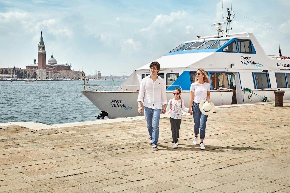 Retourtransfer per boot naar Venetië inclusief parkeergelegenheid vanaf Punta Sabbioni