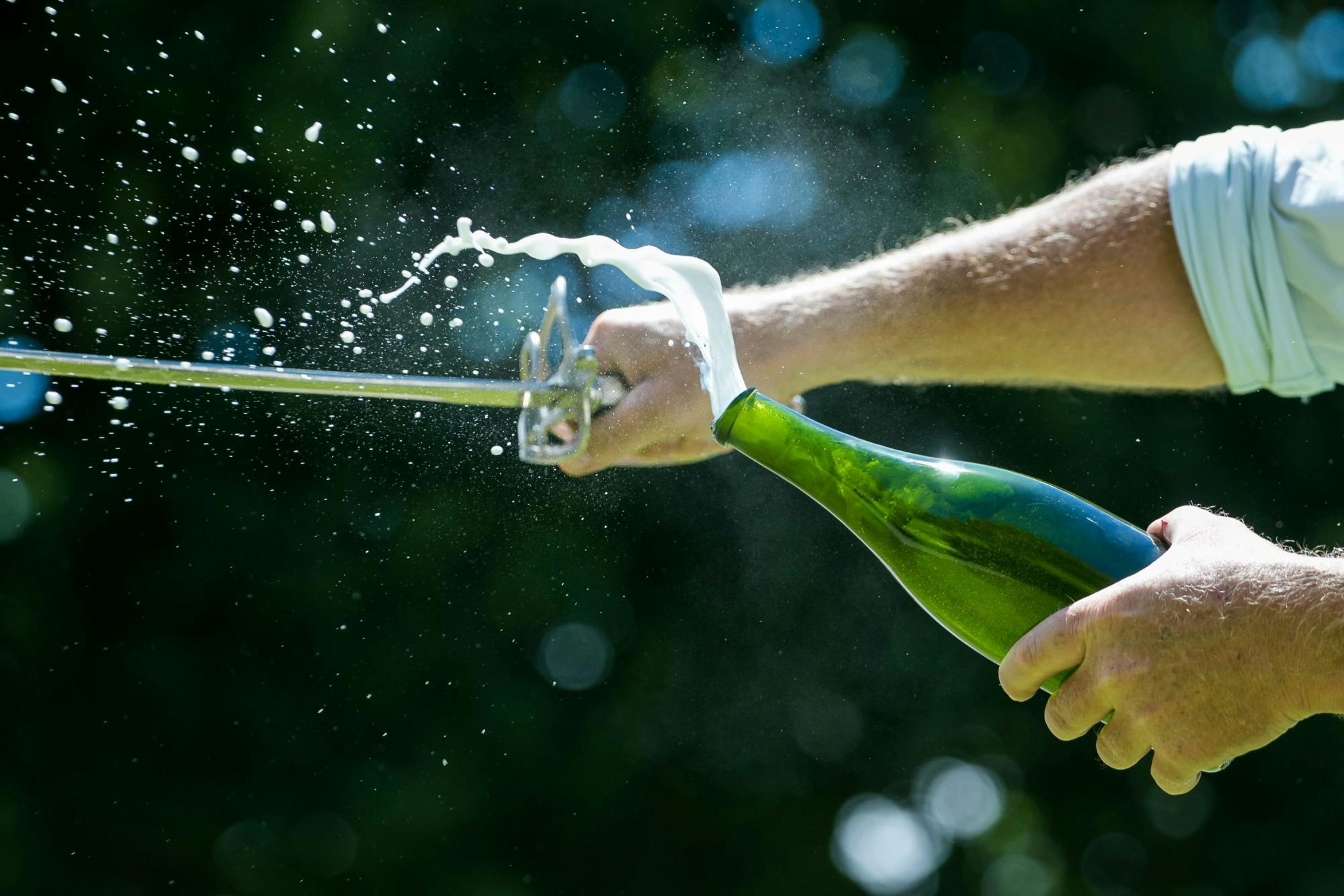 Visite des caves Canard-Duchêne, initiation au sabrage et dégustation de champagne