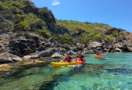 Escursione in kayak e snorkeling dalla spiaggia di Es Figueral a Ibiza