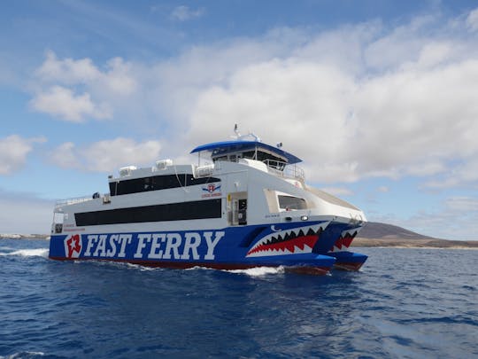 Ferry de Lanzarote a Fuerteventura con Lineas Romero