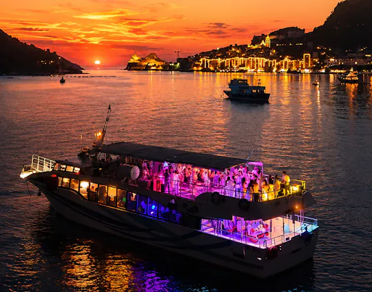 Sonnenuntergangs-Bootsfahrt nach Portovenere und Palmaria mit Aperitif