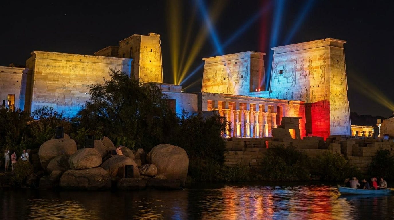 Ton- und Lichtshow im Philae-Tempel von Assuan aus