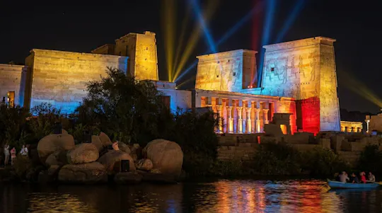 Espectáculo de luz y sonido en el templo de Philae desde Asuán