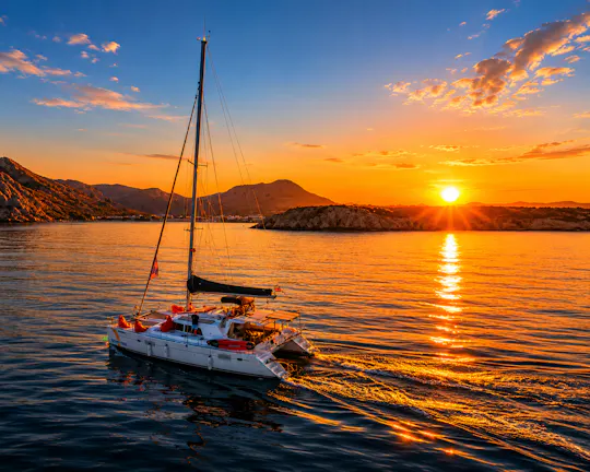 Crociera al tramonto in catamarano di Kolymbia con bevande illimitate