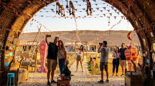 Notte nel deserto con cena beduina, caffè arabo e spettacolo dal Cairo