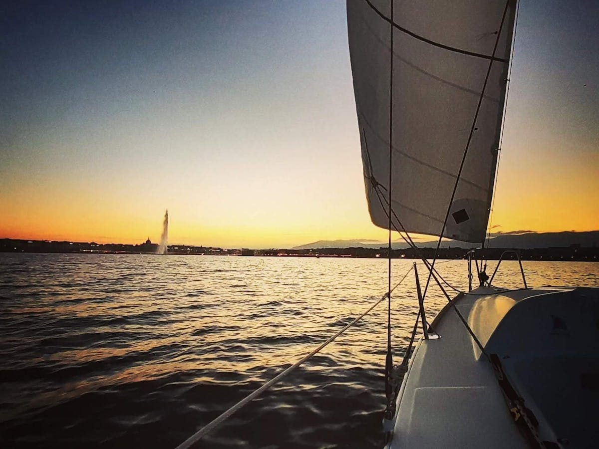 Privézeiltocht bij zonsondergang vanaf Genève