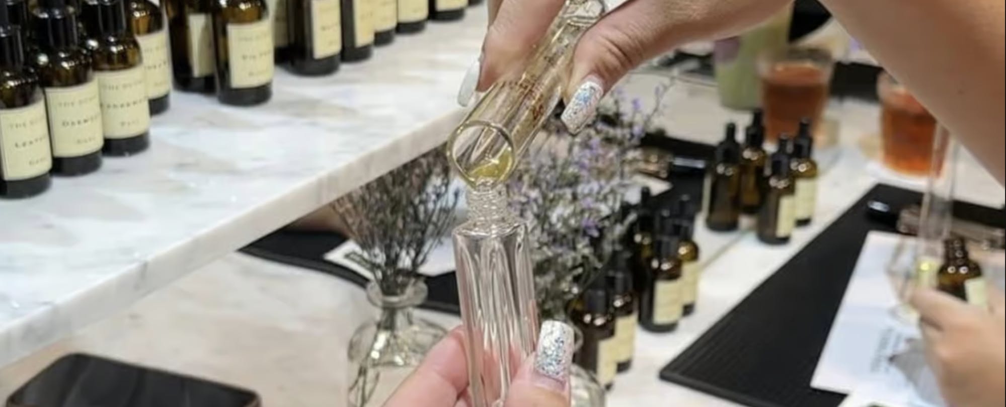 Experiência numa oficina de criação de perfumes em Saigão