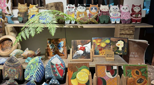 Vietnamese wood carving workshop in Saigon