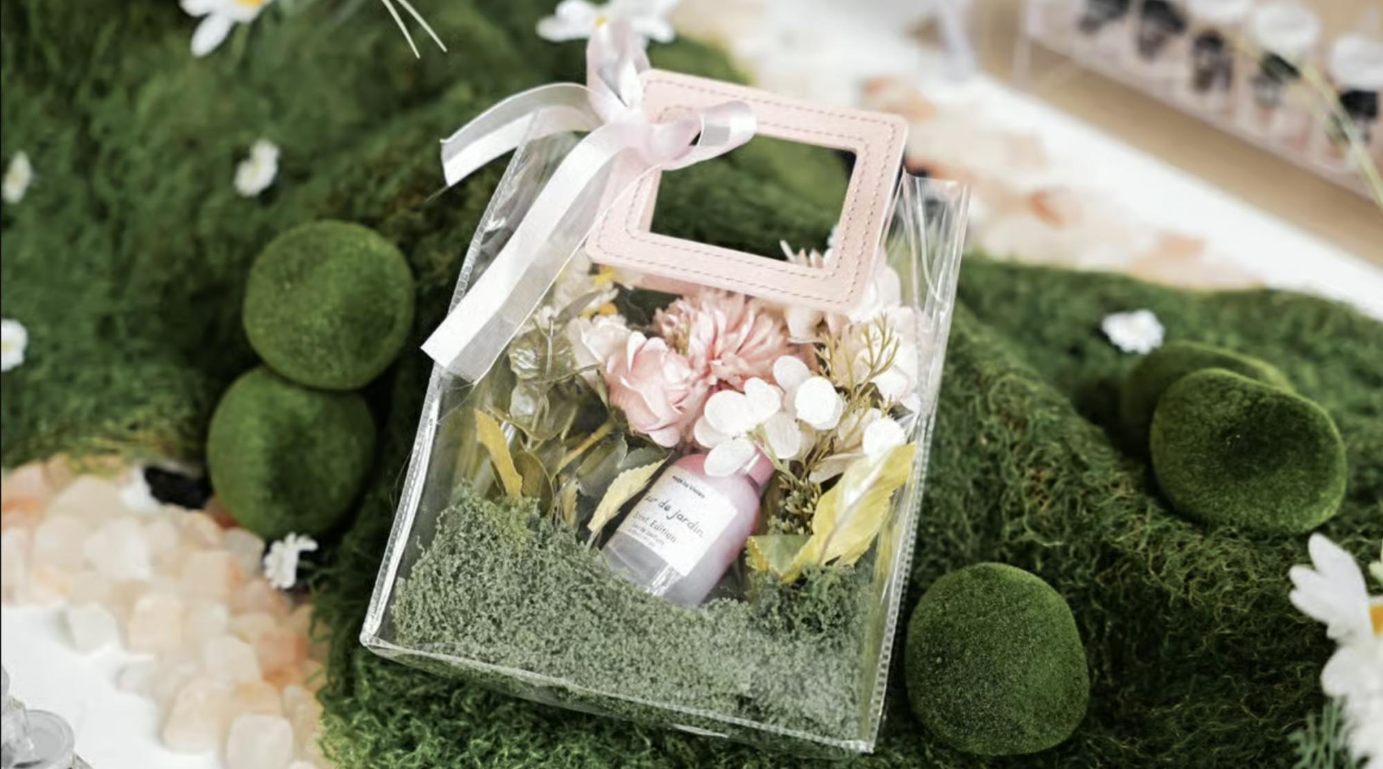 Workshop zur Herstellung von Parfüm und zur Gestaltung von Blumengeschenkboxen in Saigon