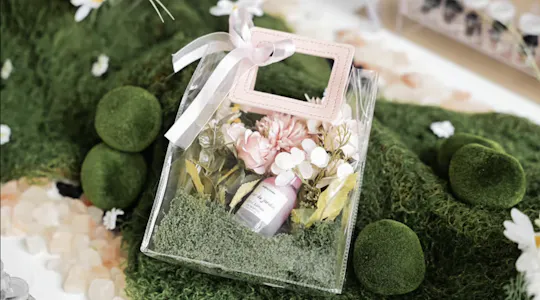 Saigon perfume crafting and floral gift box design workshop