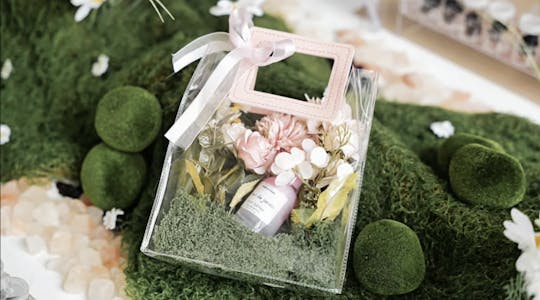 Workshop zur Herstellung von Parfüm und zur Gestaltung von Blumengeschenkboxen in Saigon
