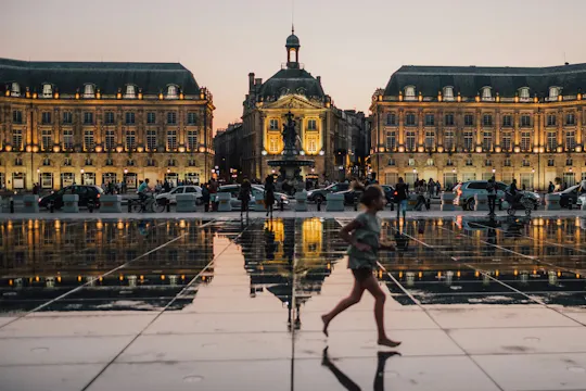 Self-guided audio tour from Quinconces to City Hall of Bordeaux