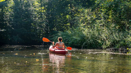 Passeio autoguiado de caiaque para duas pessoas até ao Lago Cospuden, com transporte de regresso