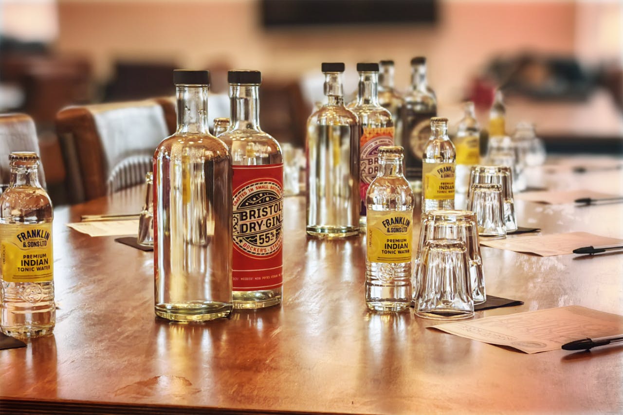Cata guiada de ginebra en una destilería independiente de Bristol