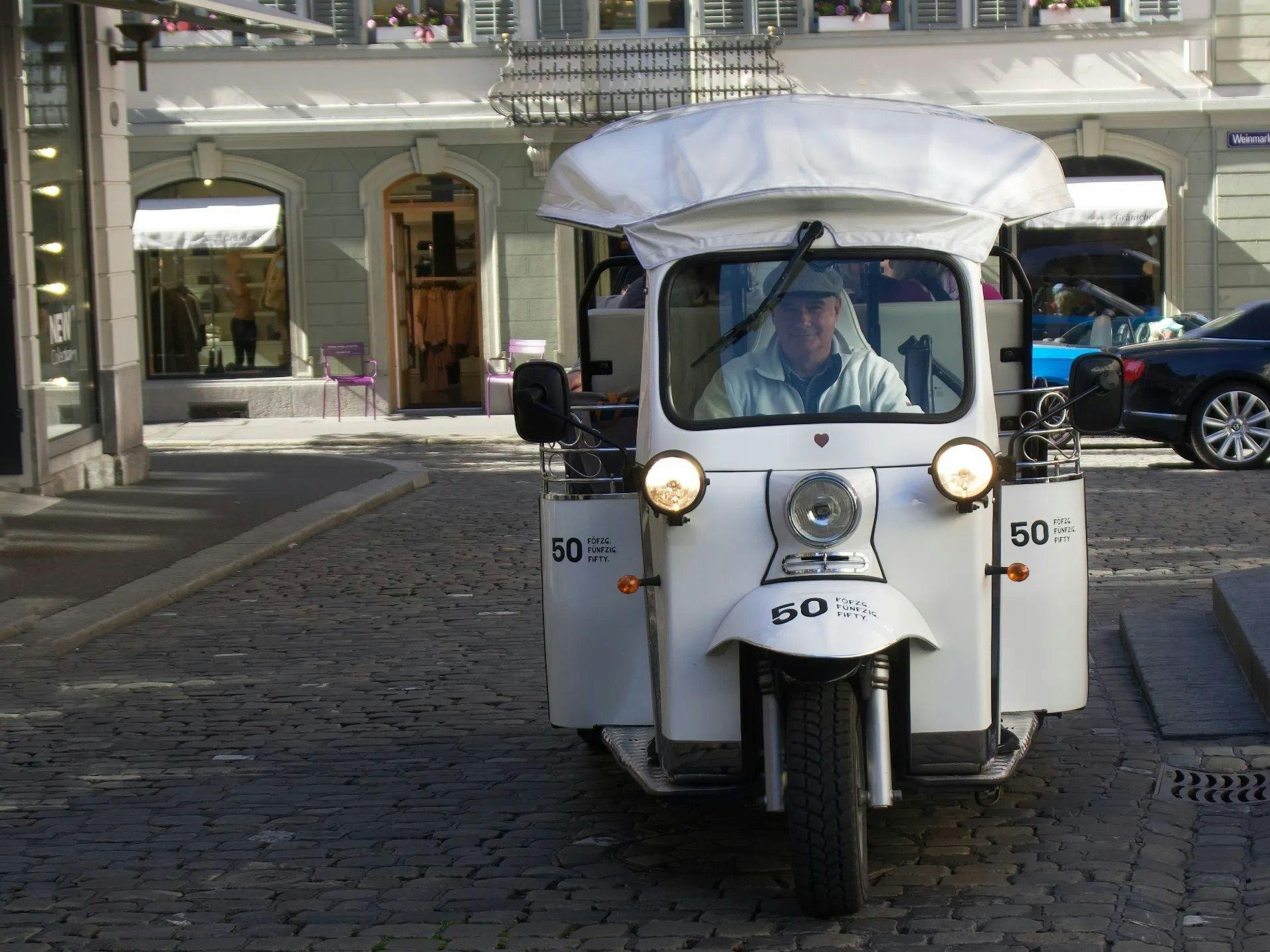 Tuk-Tuk-Stadtrundfahrt durch Luzern