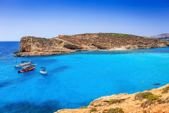 Excursão de dia inteiro da City Sightseeing à Lagoa Azul de Comino, em catamarã