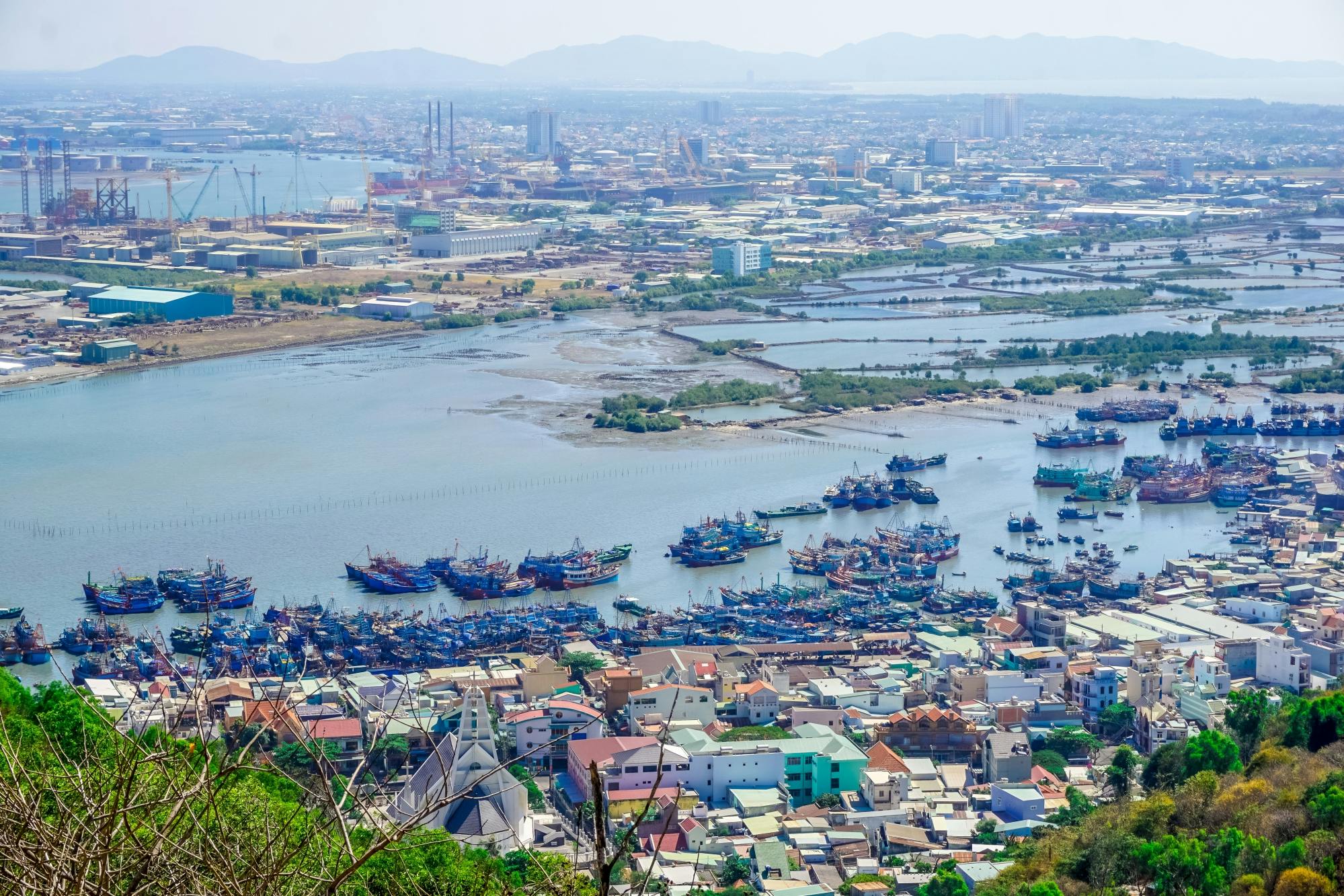 Private transfer between Tan Son Nhat Airport and Vung Tau