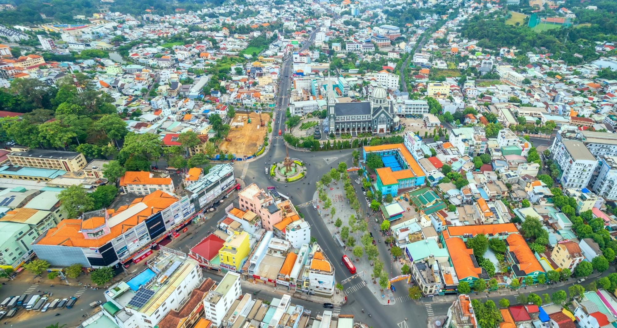Private transfer between Tan Son Nhat Airport and Binh Duong