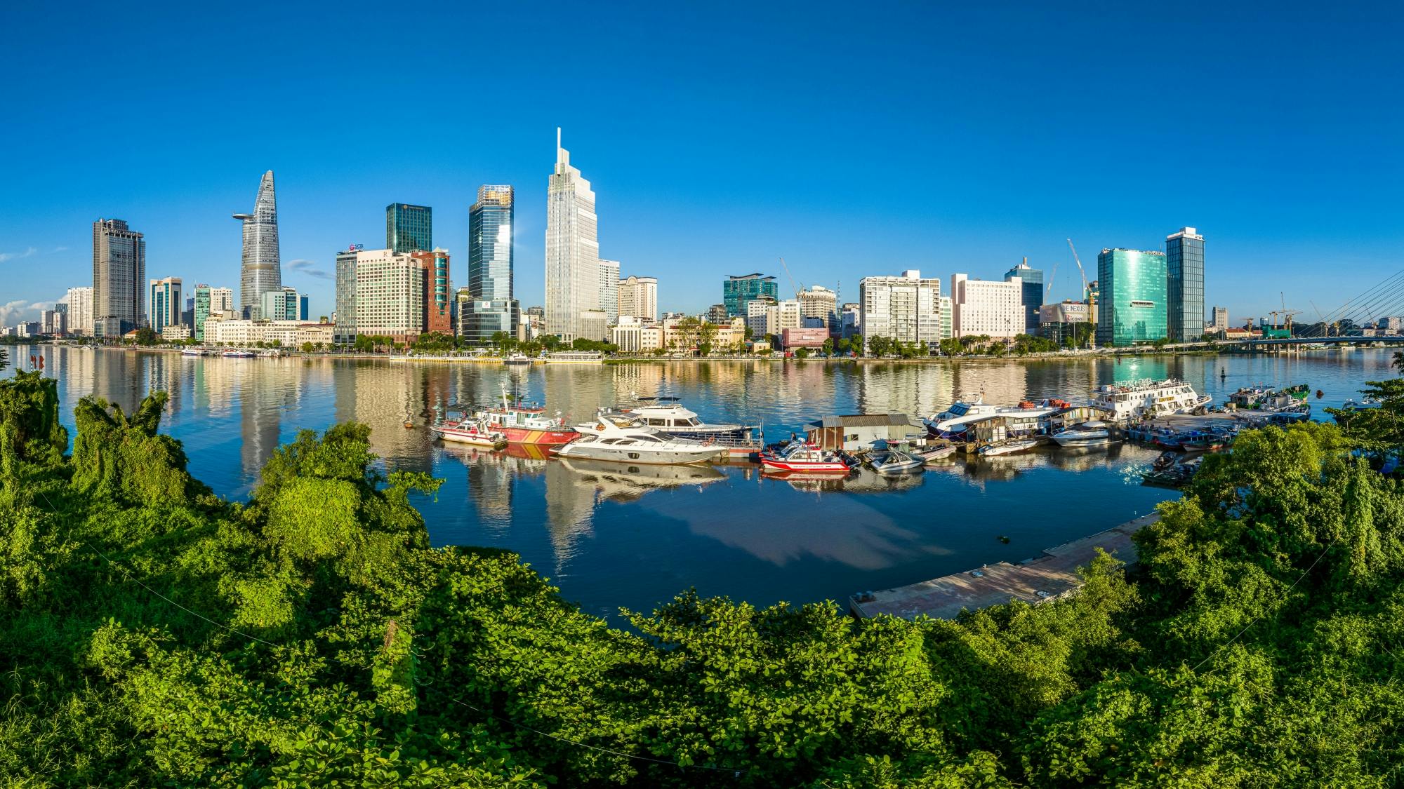 Private transfer between Tan Son Nhat Airport and Ho Chi Minh City