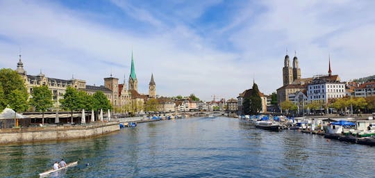 Stadsontdekkingsspel in Zürich met een tocht door de oude binnenstad en langs de rivier