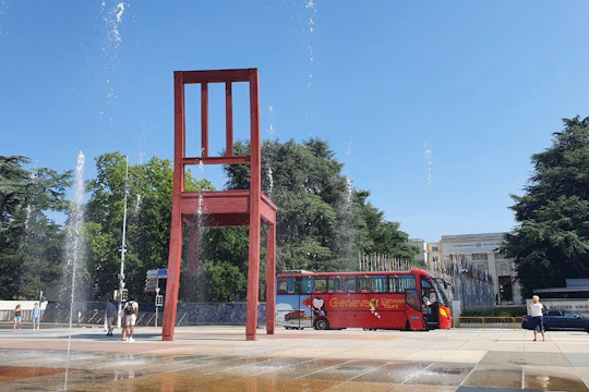 Geneva hop-on hop-off bus and mini-train tour