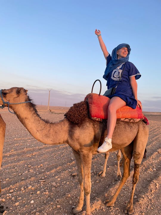 Passeio privado de camelo ao pôr-do-sol no deserto de Agafay, com partida de Marraquexe