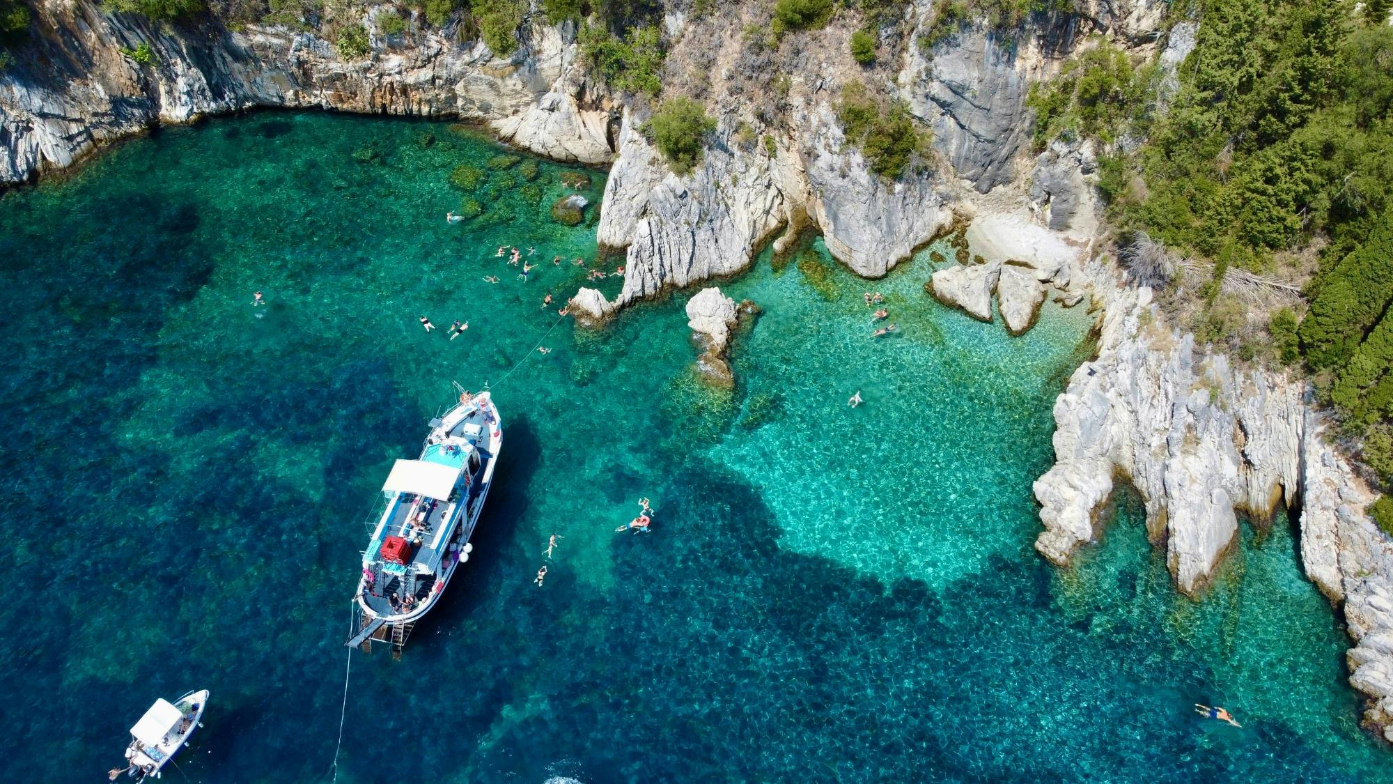 Corfu Blauwe Grotten boottocht met zwemstops, lunch en optionele transfers