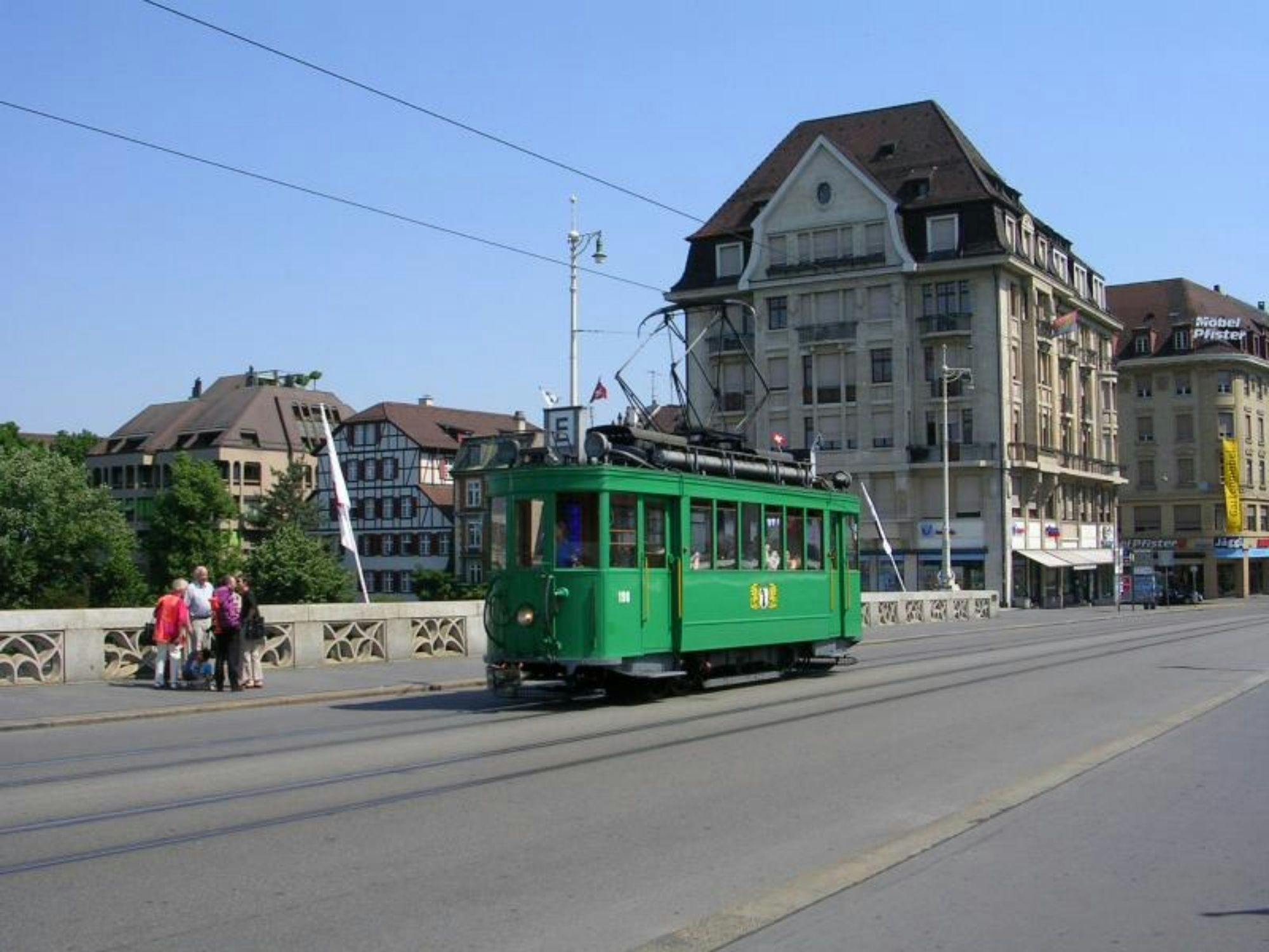 Visite de Bâle en tramway d'époque avec commentaires en direct