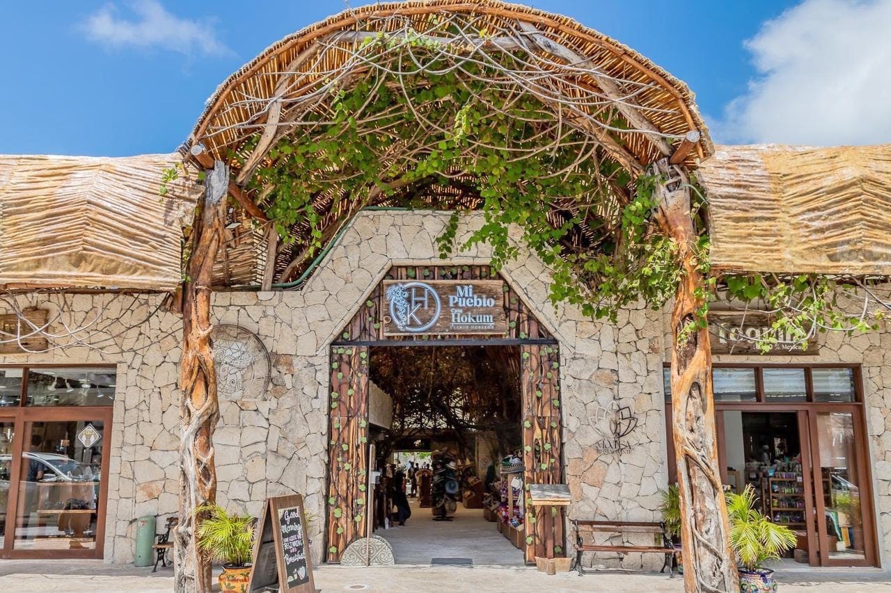 Taco tasters, tequila and shopping tour in Puerto Morelos