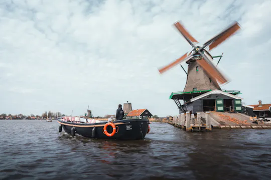 Zaanse Schans windmills boat tour with live guide