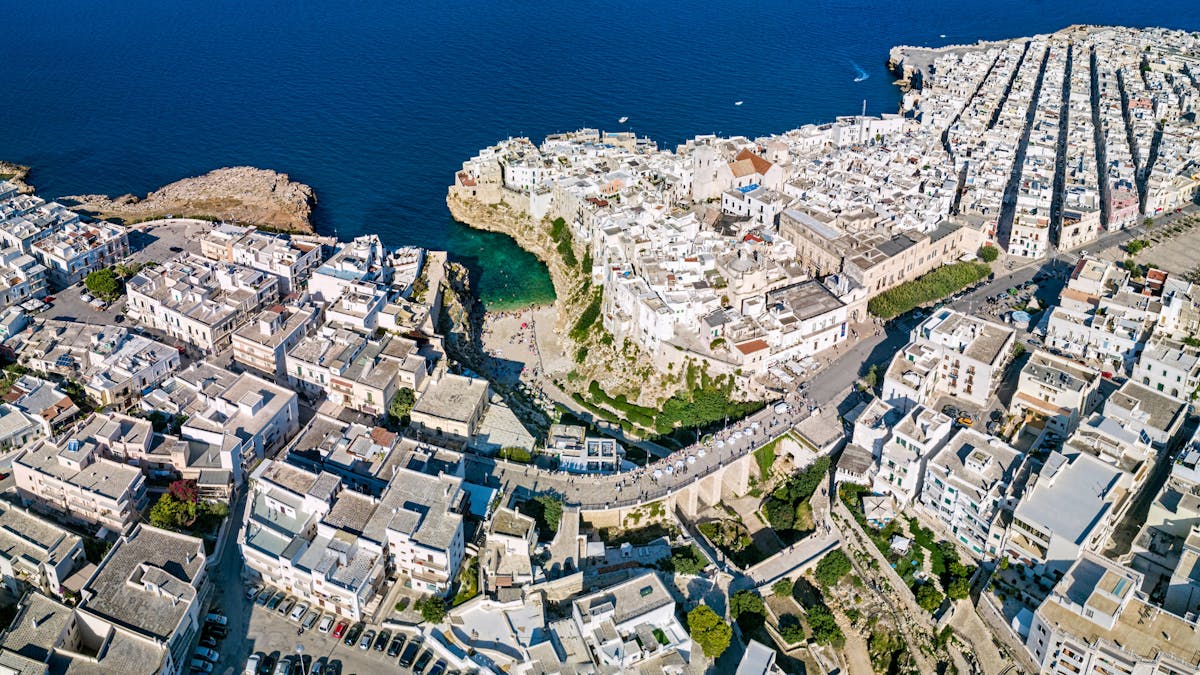 Visita guidata ad Alberobello, Monopoli e Polignano con partenza da Bari o da Polignano a Mare