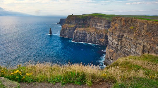 The Cliffs of Moher and Galway guided tour in Spanish