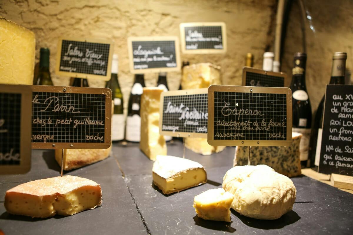 Bordeaux cheese tasting with over 100 cheeses and wine