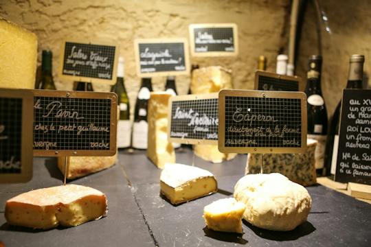 Bordeaux cheese tasting with over 100 cheeses and wine